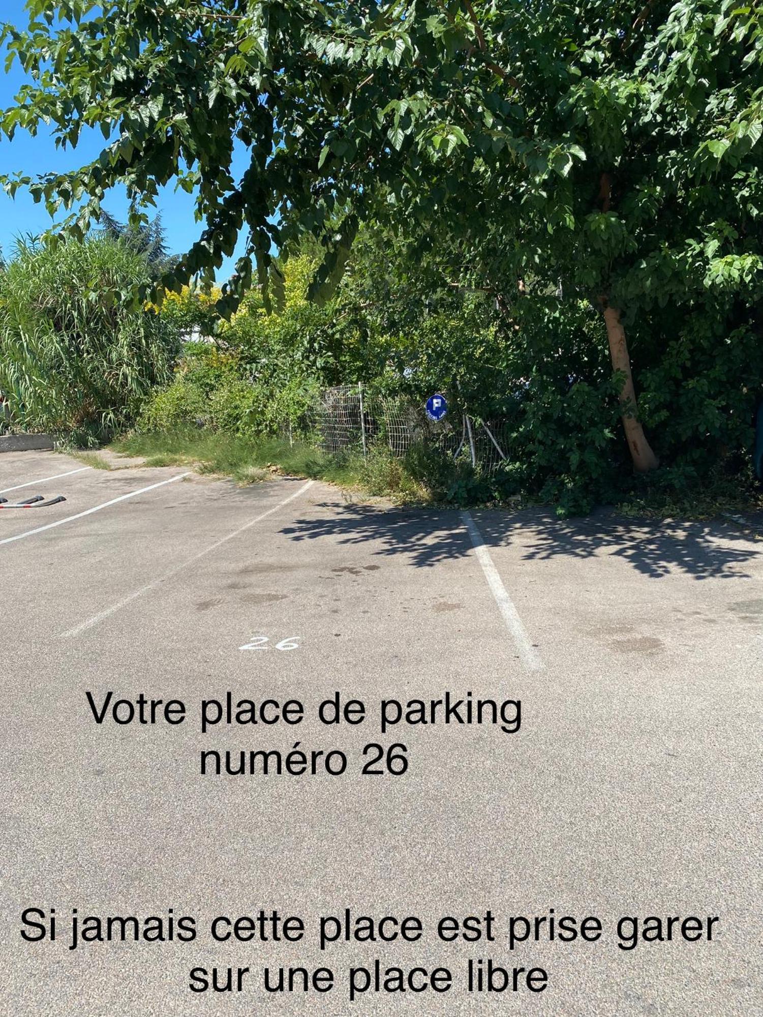 Centre ville, parking privé Perpignano Esterno foto